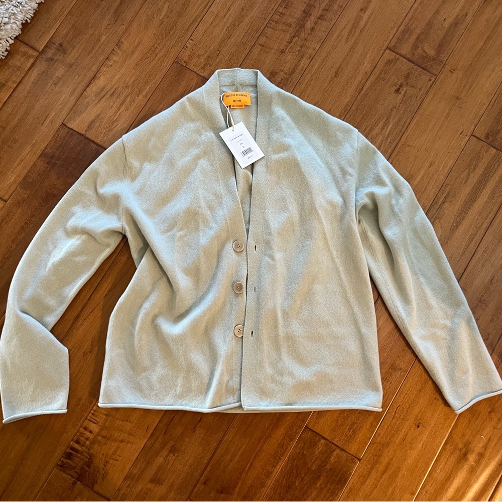 BRAND NEW NEVER WORN!! Guest In Residence 100% cashmere cardigan in Pebble.